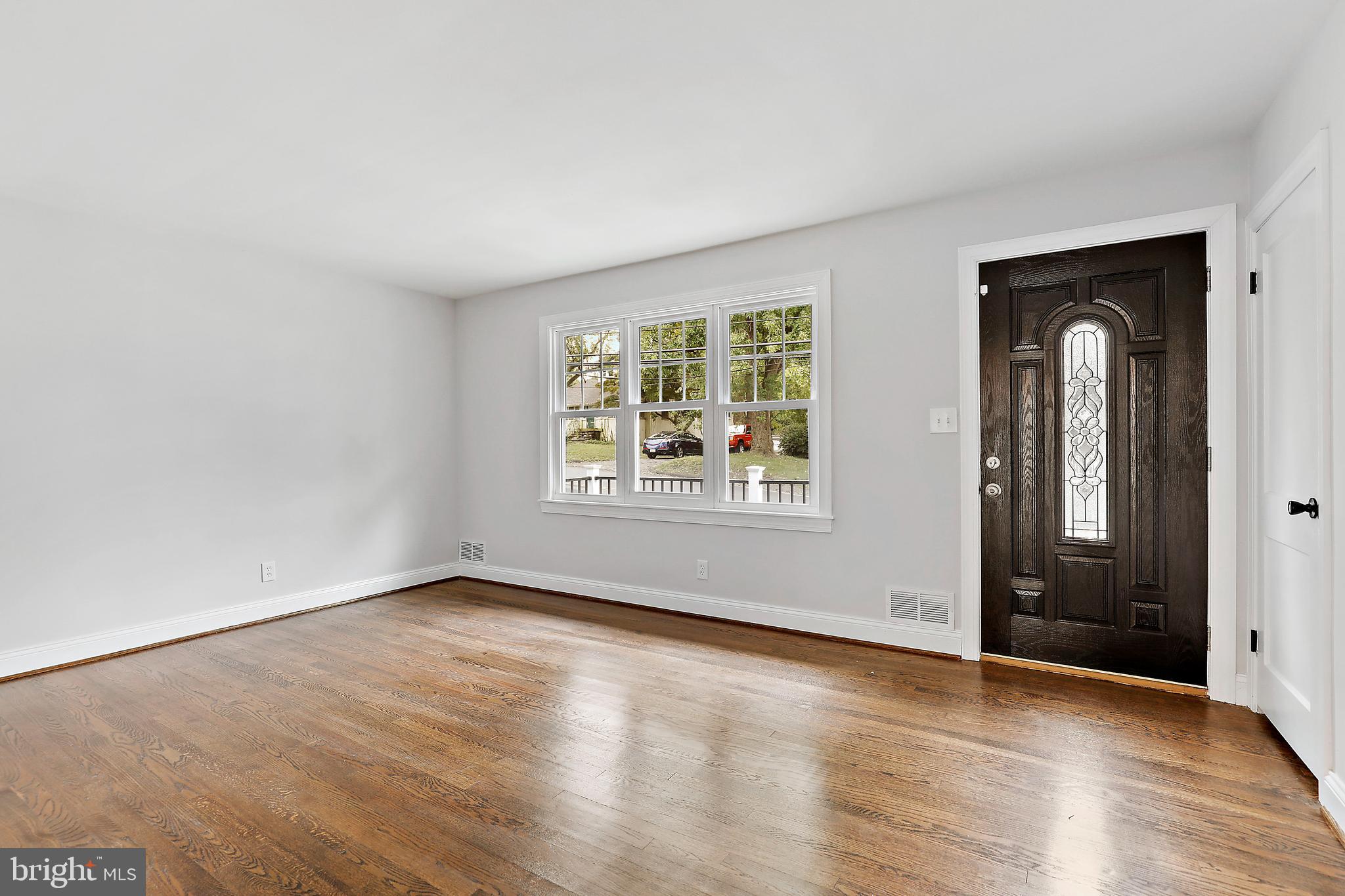 410 West Maple Road Linthicum Heights, MD 21090 - Photo 7 of 58 Living Room