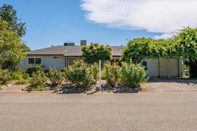 $399,900 | 19577 Medo Vale Lane, Redding, CA 96002