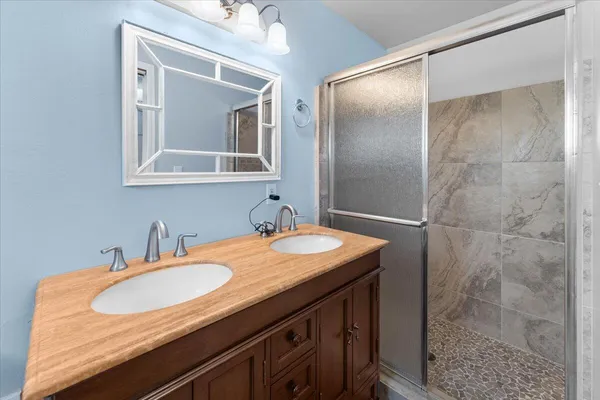 $379,900 | 19577 Medo Vale Lane, Redding, CA 96002