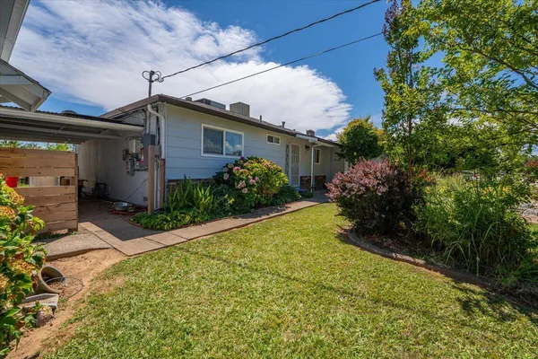 $379,900 | 19577 Medo Vale Lane, Redding, CA 96002