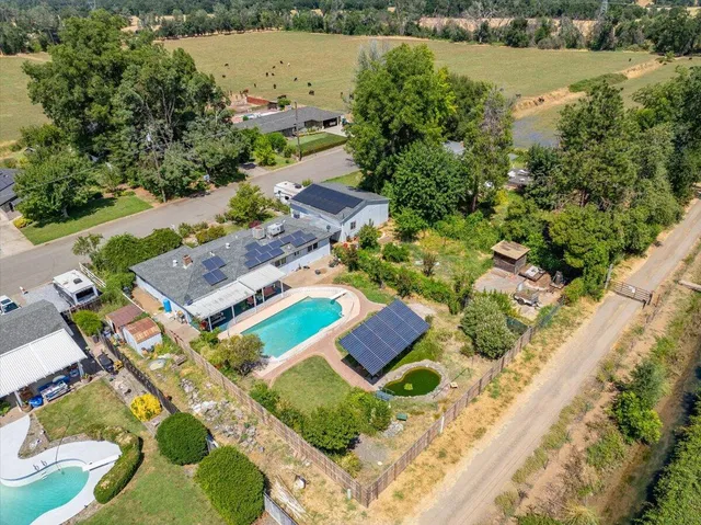 $399,900 | 19577 Medo Vale Lane, Redding, CA 96002