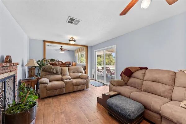 $379,900 | 19577 Medo Vale Lane, Redding, CA 96002