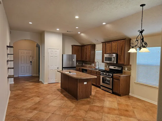$2,100 | 4407 Iron Creek Court, Fresno, TX 77545