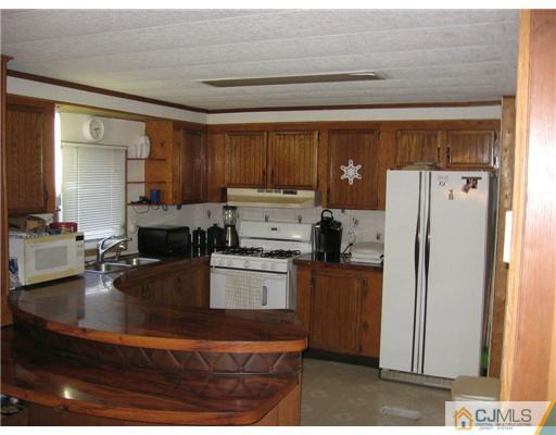 68 Whitman Road, Unit 68 North Brunswick, NJ 08902 - Photo 4 of 12 Gallery Image 4