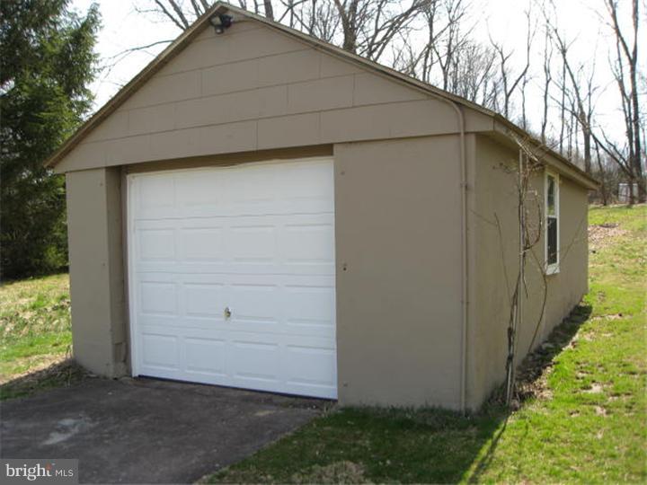 1026 Penny Road Green Lane, PA 18054 - Photo 8 of 11 Garage