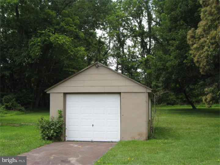 1026 Penny Road Green Lane, PA 18054 - Photo 10 of 11 Garage