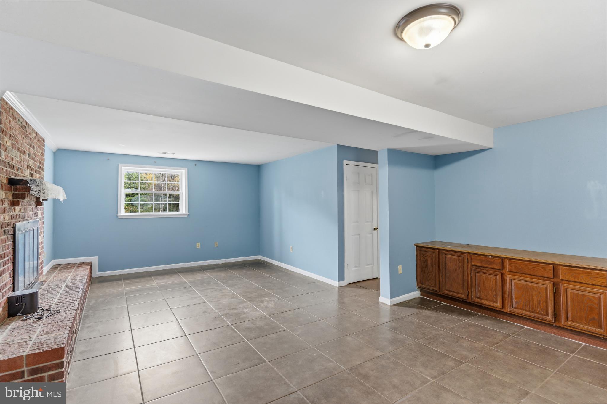 12574 Bristow Road Nokesville, VA 20181 - Photo 26 of 38 a view of an empty room and a window