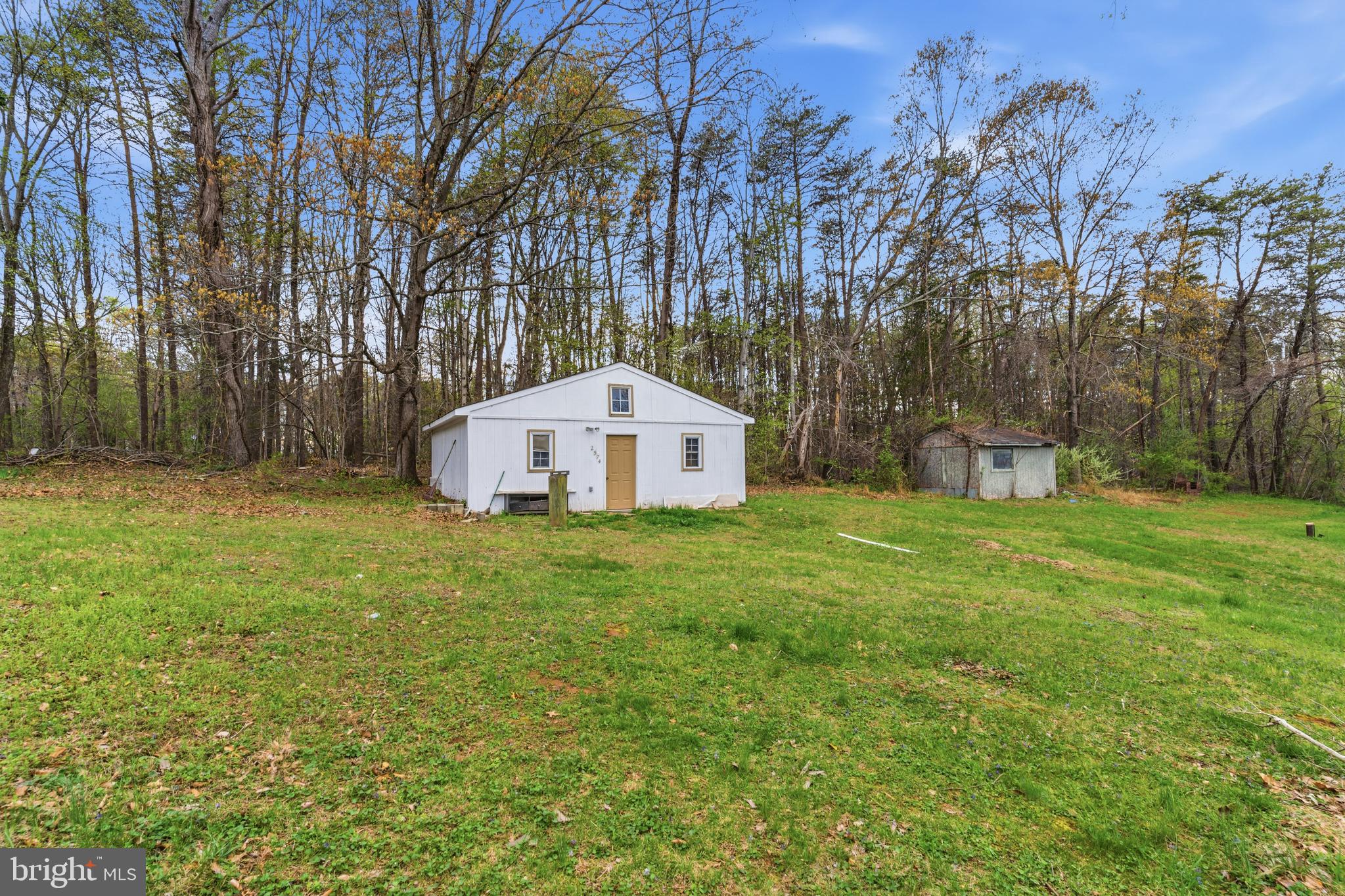 12574 Bristow Road Nokesville, VA 20181 - Photo 37 of 38 a view of a tiny house with a yard