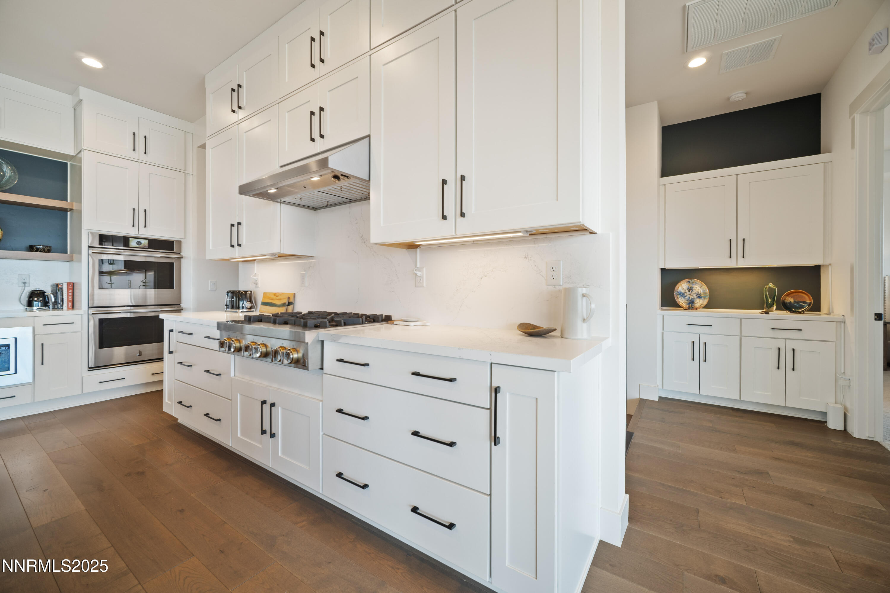 9176 Graycliff Lane Reno, NV 89523 - Photo 17 of 54 Kitchen cab 1