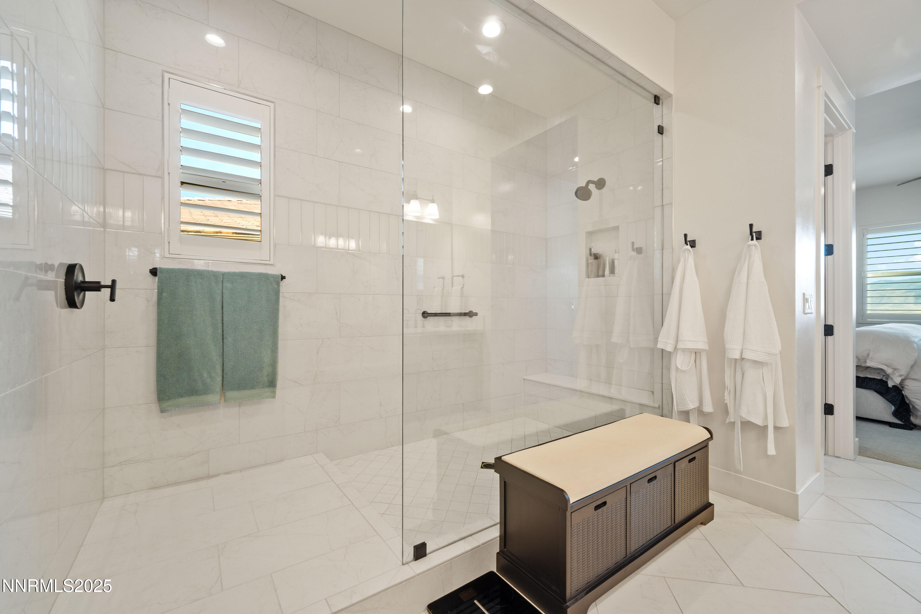 9176 Graycliff Lane Reno, NV 89523 - Photo 23 of 54 mb shower