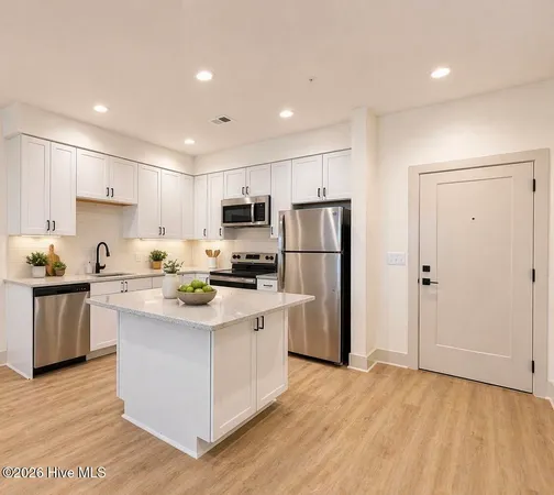 $1,425 | 3803 Peachtree Avenue, Unit 200, Wilmington, NC 28403