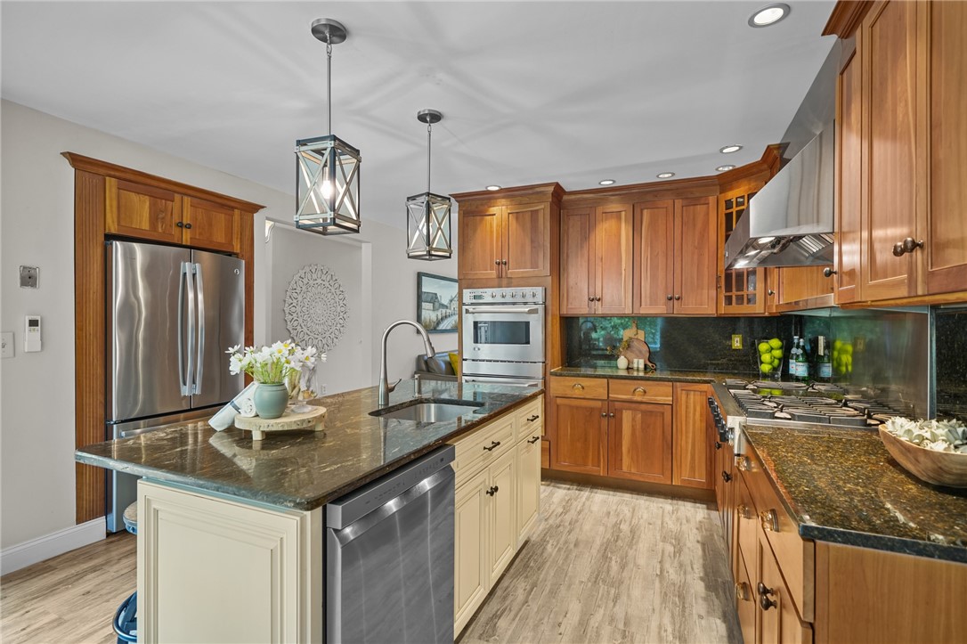 22 Fireside Drive Barrington, RI 02806 - Photo 12 of 40