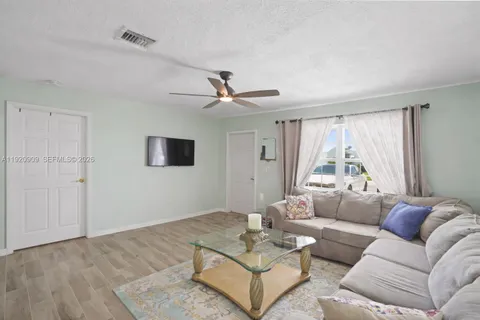 $250,000 | 142 Northwest 10th Court, Boynton Beach, FL 33426