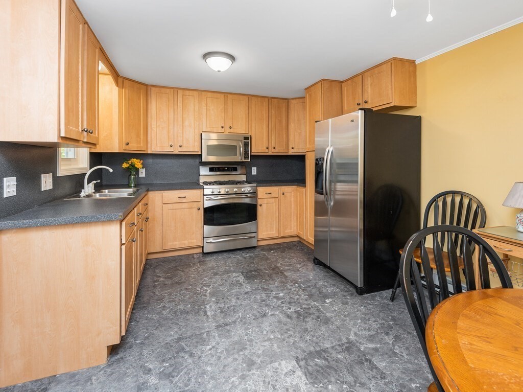154 Stafford Road Wales, MA 01081 - Photo 7 of 42 Gallery Image 7