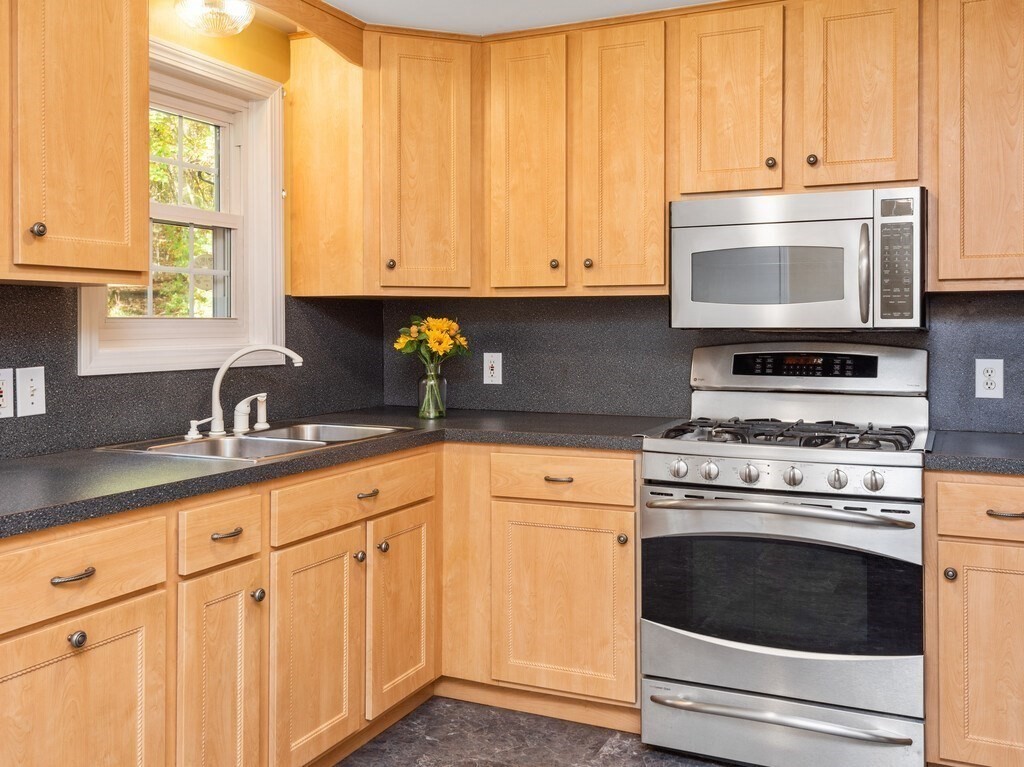 154 Stafford Road Wales, MA 01081 - Photo 8 of 42 Gallery Image 8
