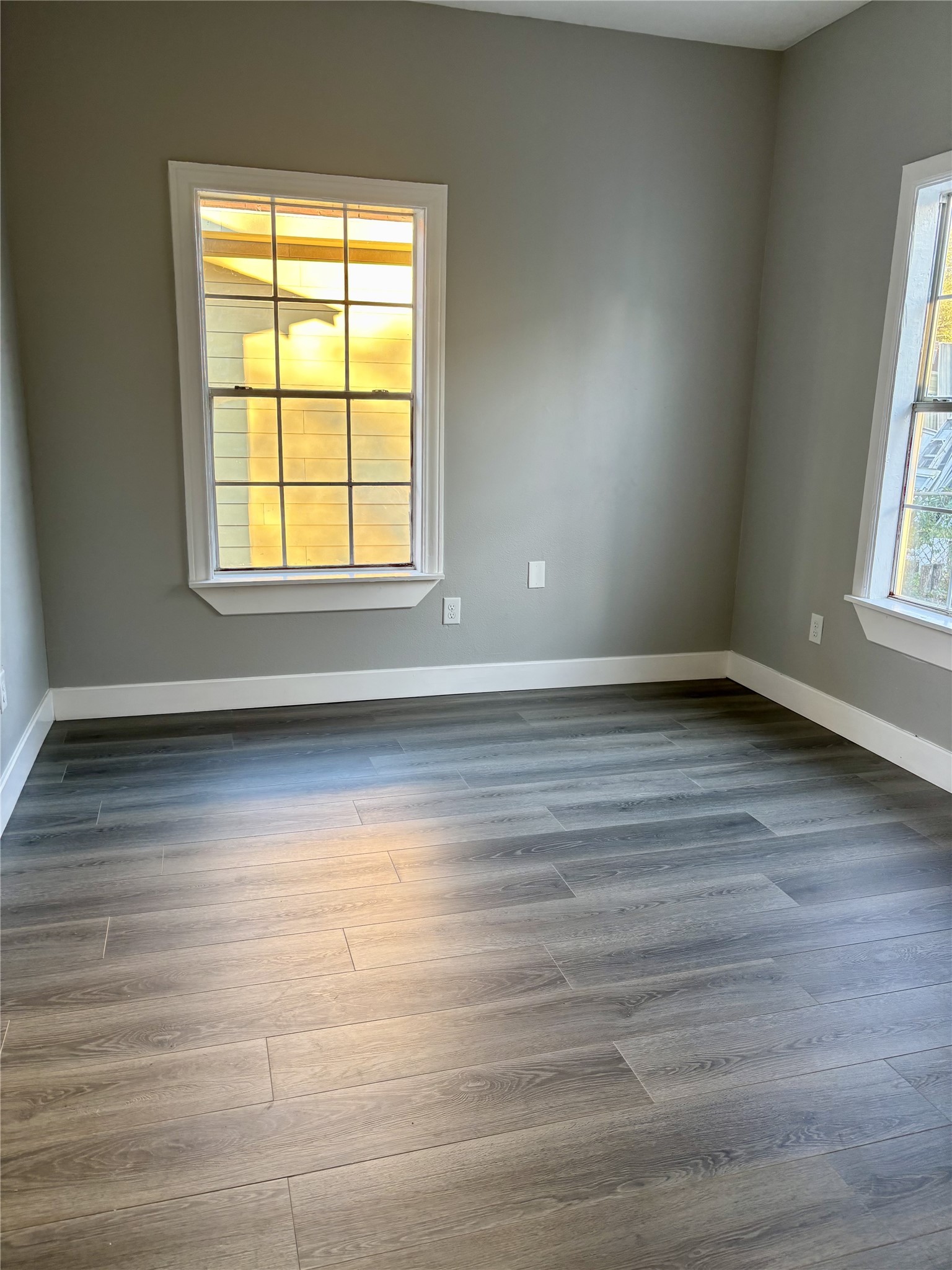 2007 Spring Street Houston, TX 77007 - Photo 11 of 18 an empty room with wooden floor and windows
