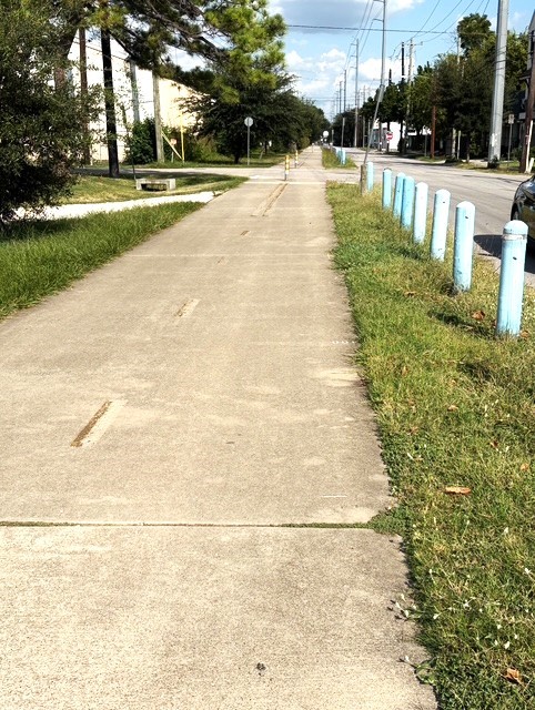 2007 Spring Street Houston, TX 77007 - Photo 17 of 18 a view of an outdoor space and swimming pool