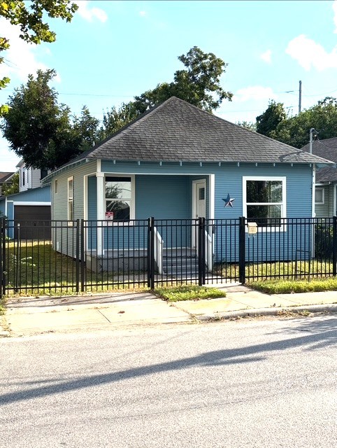 2007 Spring Street Houston, TX 77007 - Photo 2 of 18 a view of houses with a outdoor space