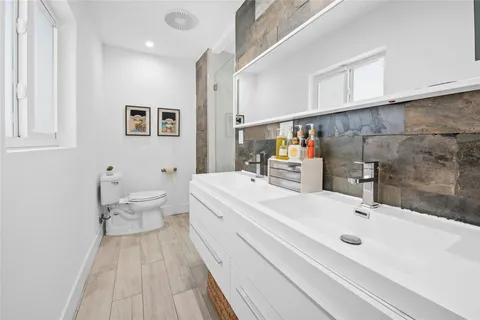 $829,000 | 3431 Northeast 18th Avenue, Oakland Park, FL 33306