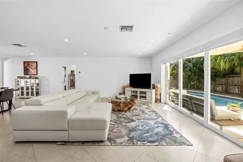 $829,000 | 3431 Northeast 18th Avenue, Oakland Park, FL 33306