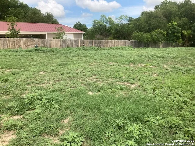 $31,500 | 117 Sutton Place, Unit 14, Uvalde, TX 78801