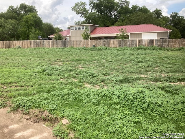 117 Sutton Place, Unit 14 Uvalde, TX 78801 - Photo 4 of 6