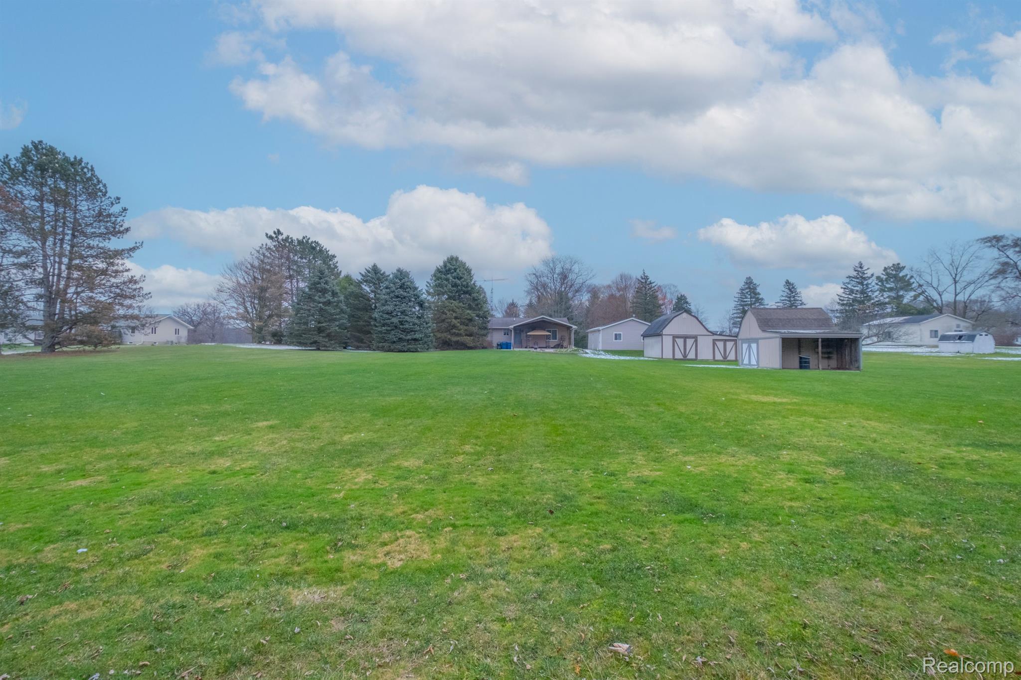 11046 Fenton Road Fenton, MI 48430 - Photo 3 of 24 Gallery Image 3