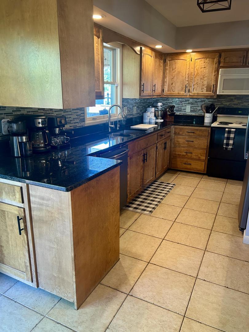 672 West Karen Drive Decatur, IL 62526 - Photo 7 of 45