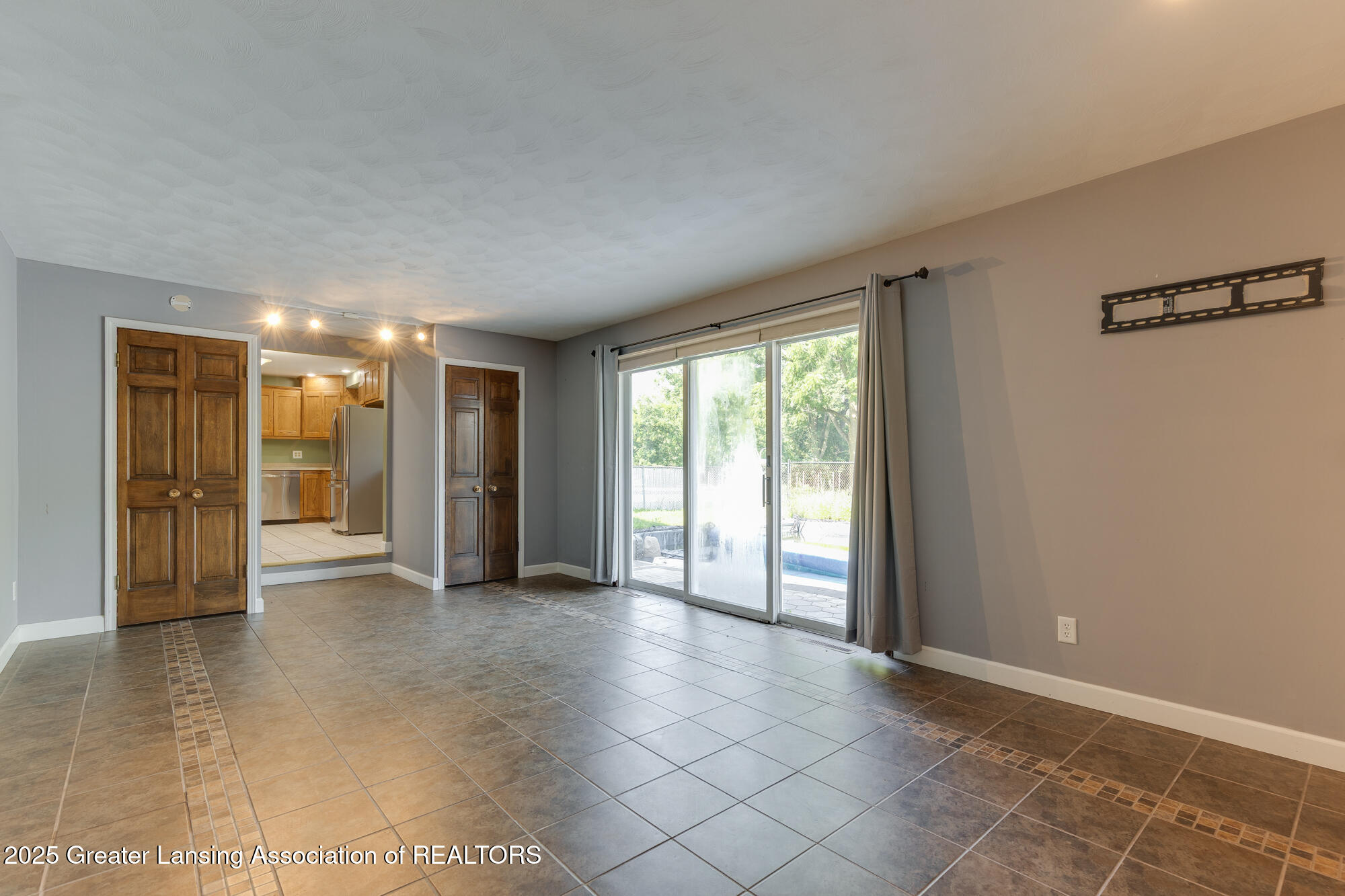 650 North Waverly Road Dimondale, MI 48821 - Photo 12 of 46 650_Waverly_PAULA-42