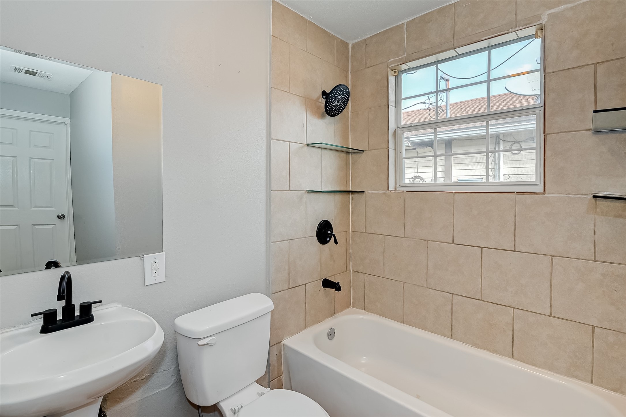 7946 Jutland Road Houston, TX 77033 - Photo 7 of 11