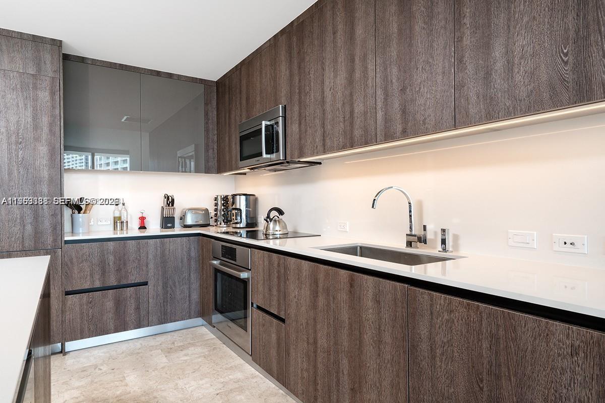 68 Southeast 6th Street, Unit 2807 Miami, FL 33131 - Photo 6 of 30