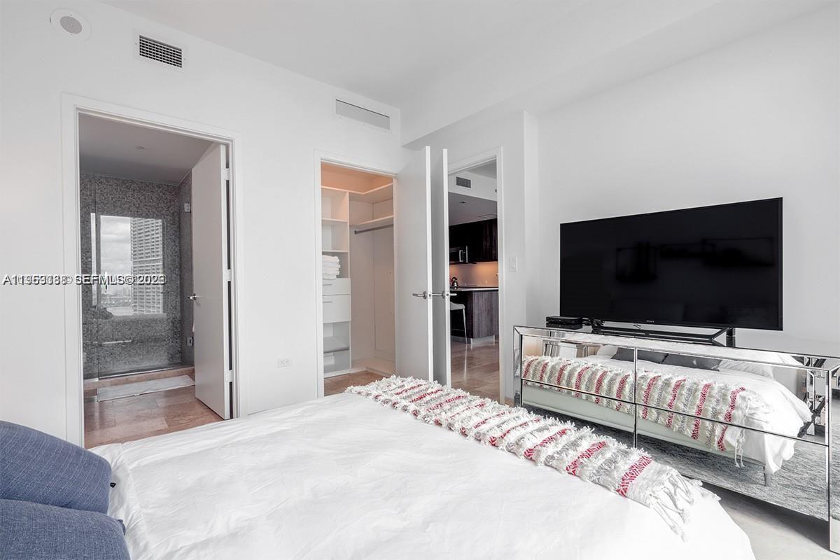 68 Southeast 6th Street, Unit 2807 Miami, FL 33131 - Photo 8 of 30