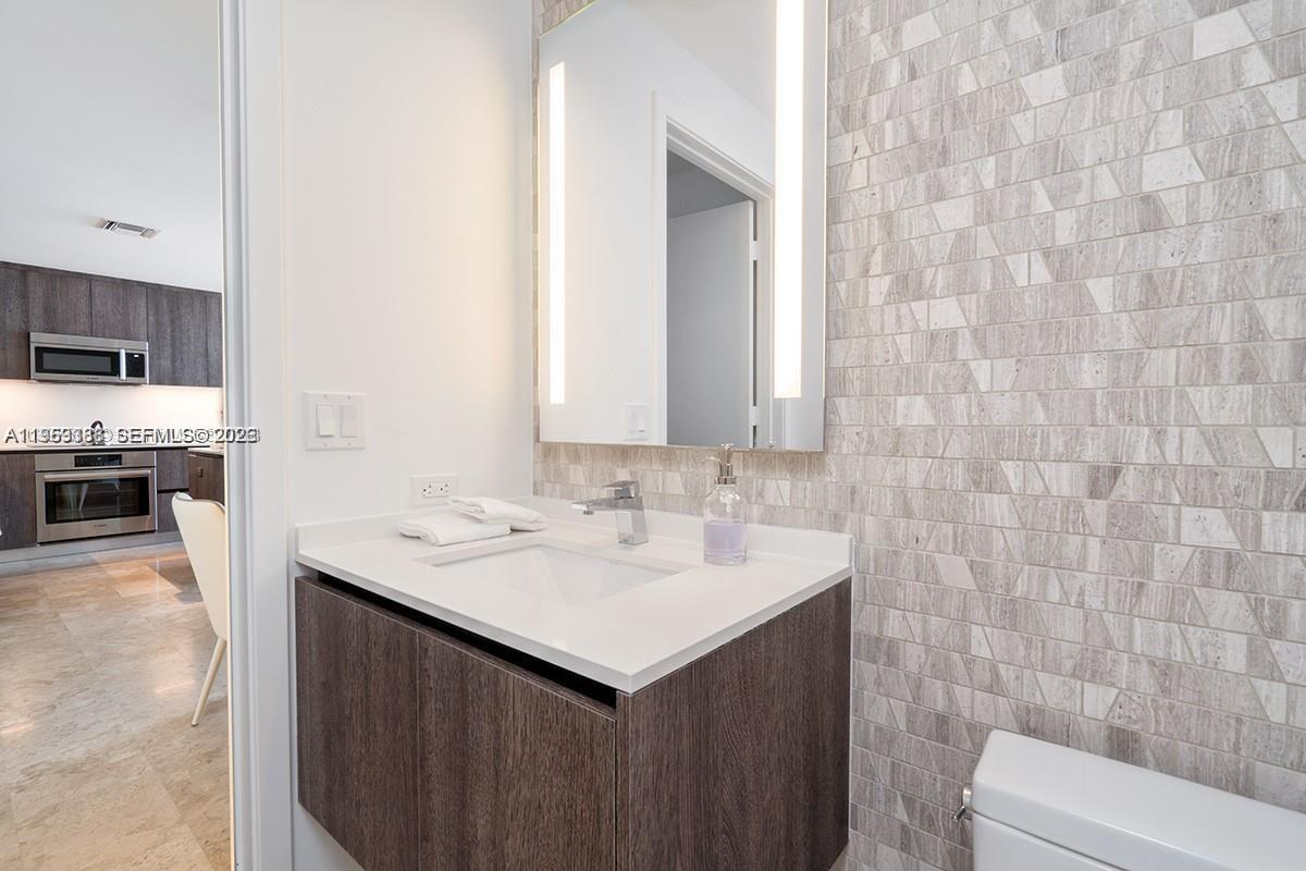 68 Southeast 6th Street, Unit 2807 Miami, FL 33131 - Photo 9 of 30