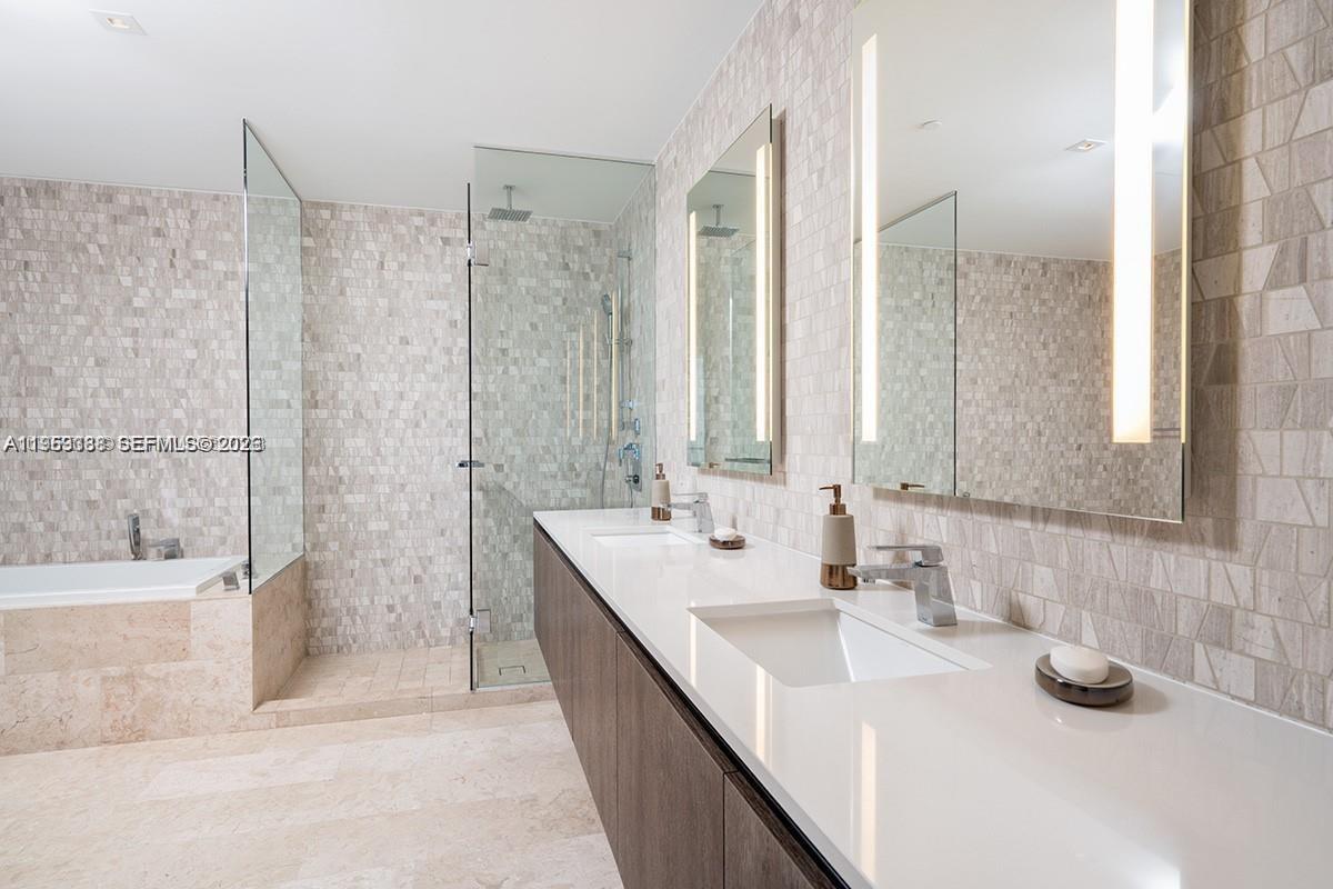 68 Southeast 6th Street, Unit 2807 Miami, FL 33131 - Photo 10 of 30