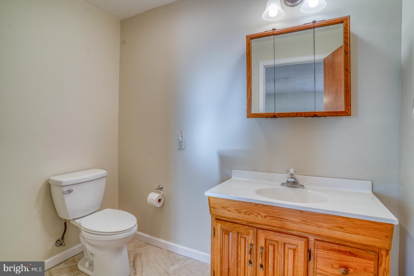 10 West Rutherford Drive Newark, DE 19713 - Photo 13 of 28 Updated Half Bath
