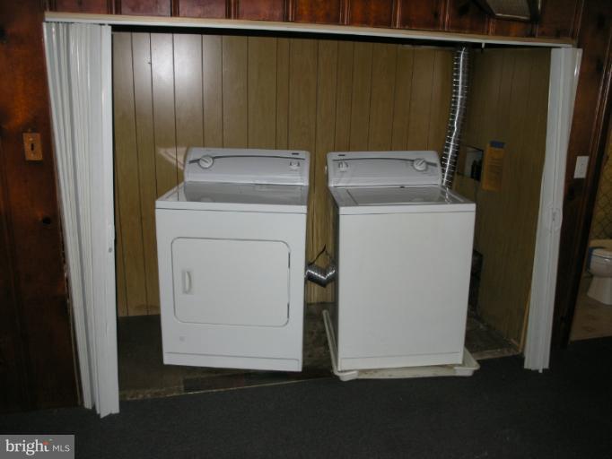 3702 Greenvale Road Baltimore, MD 21229 - Photo 4 of 15 a utility room with dryer and washer