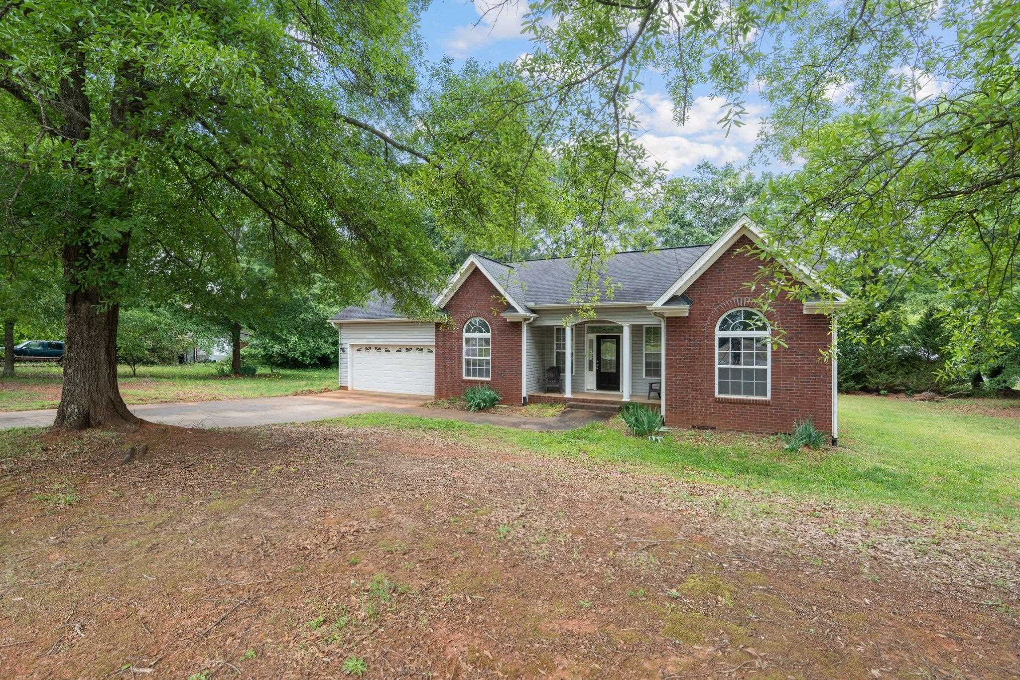 90 Holly Tree Circle Duncan, SC 29334 - Photo 2 of 28 Gallery Image 2