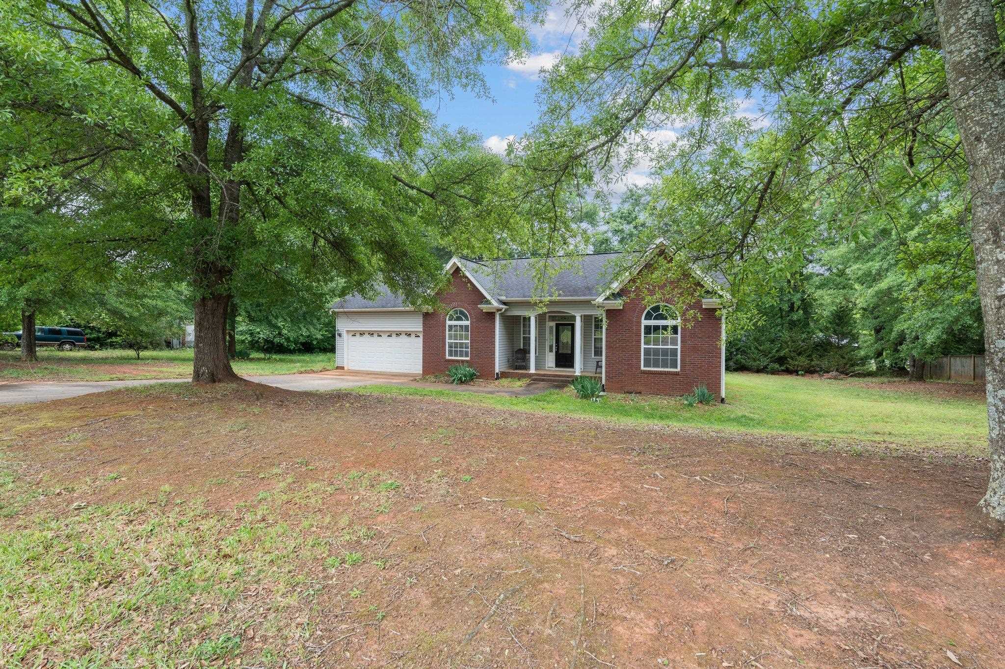 90 Holly Tree Circle Duncan, SC 29334 - Photo 3 of 28 Gallery Image 3