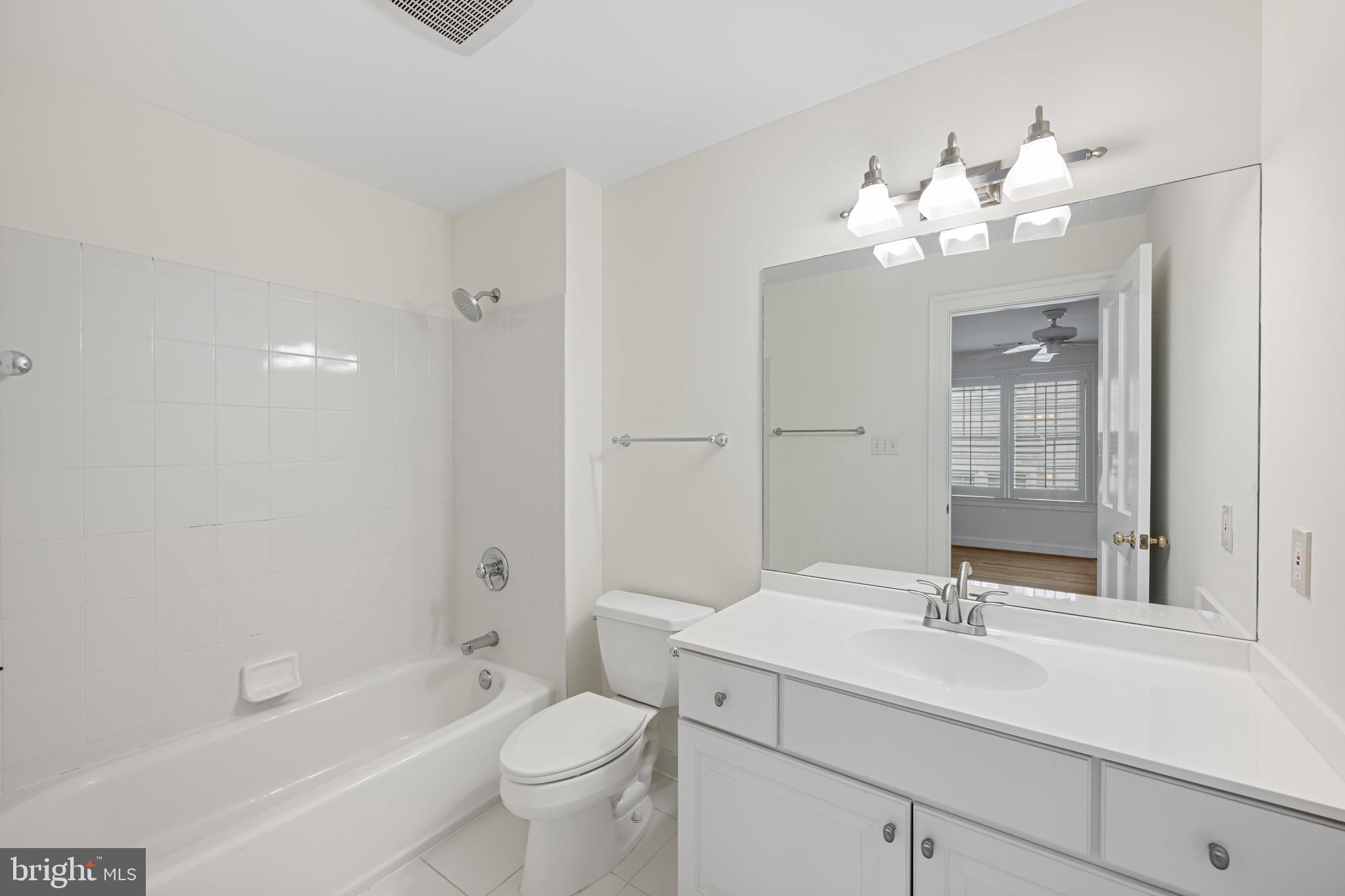 7102 Exeter Road Bethesda, MD 20814 - Photo 16 of 31