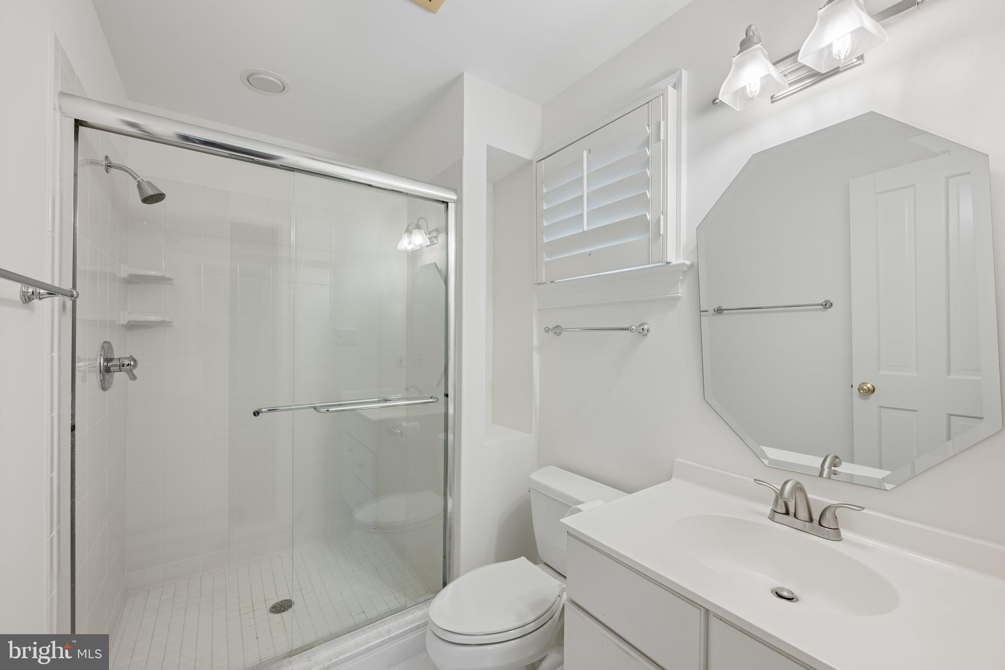 7102 Exeter Road Bethesda, MD 20814 - Photo 18 of 31