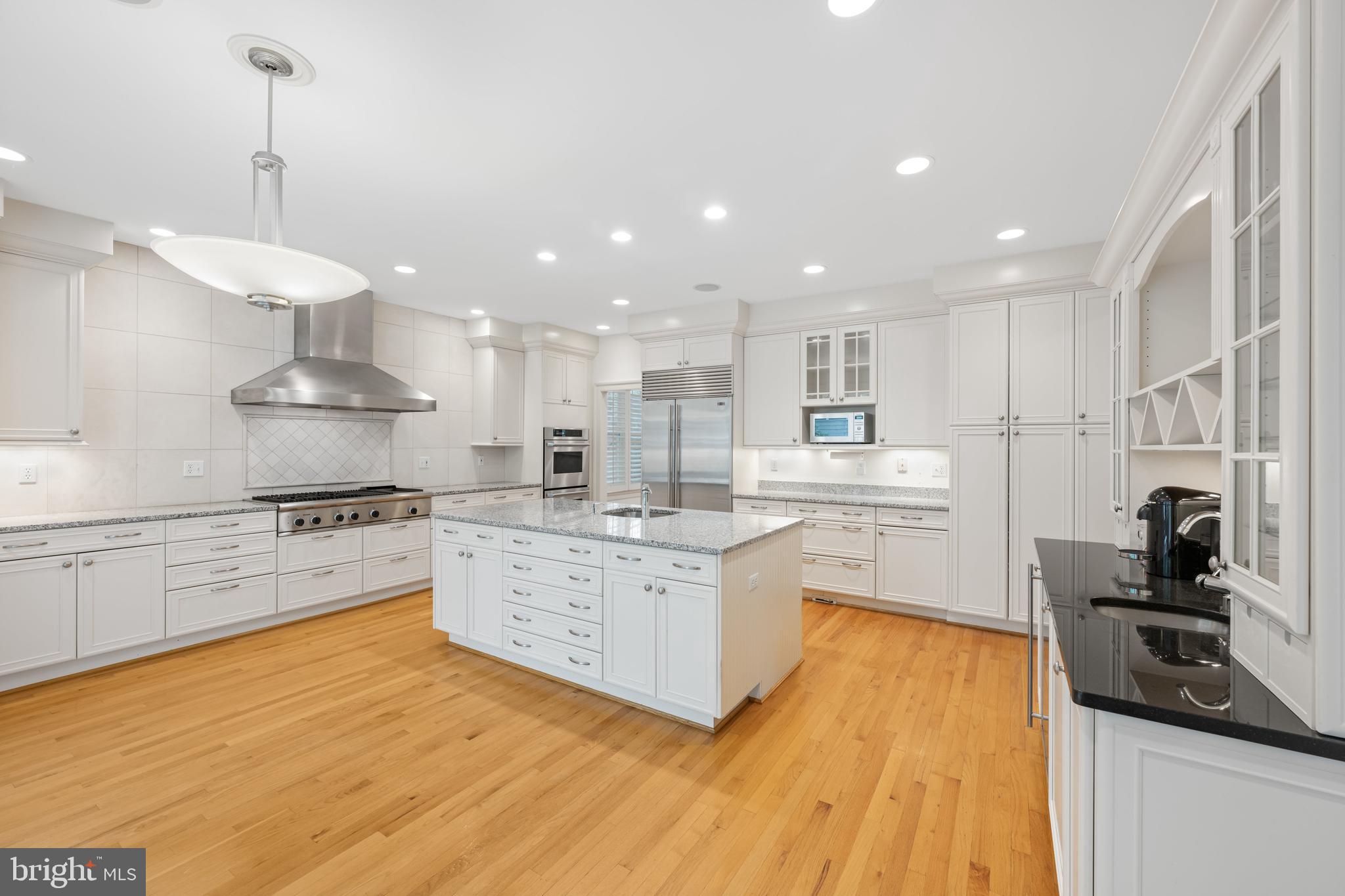 7102 Exeter Road Bethesda, MD 20814 - Photo 7 of 31