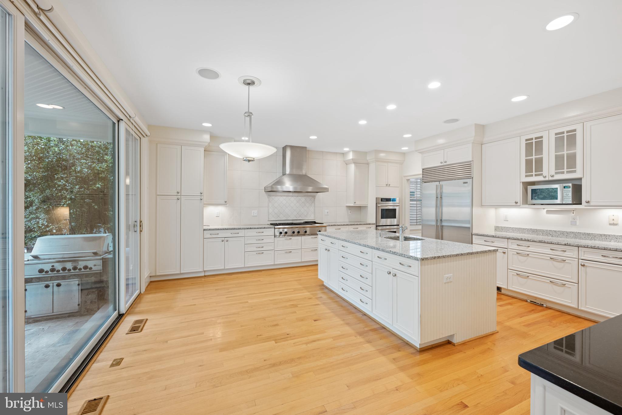 7102 Exeter Road Bethesda, MD 20814 - Photo 8 of 31