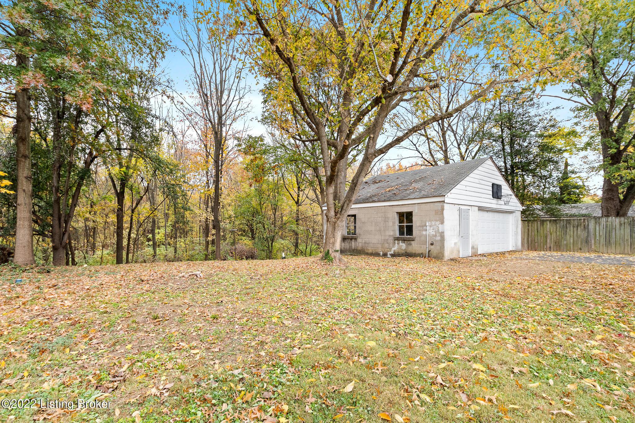4706 Dover Road Louisville, KY 40216 - Photo 21 of 22 Looking for a spacious backyard?