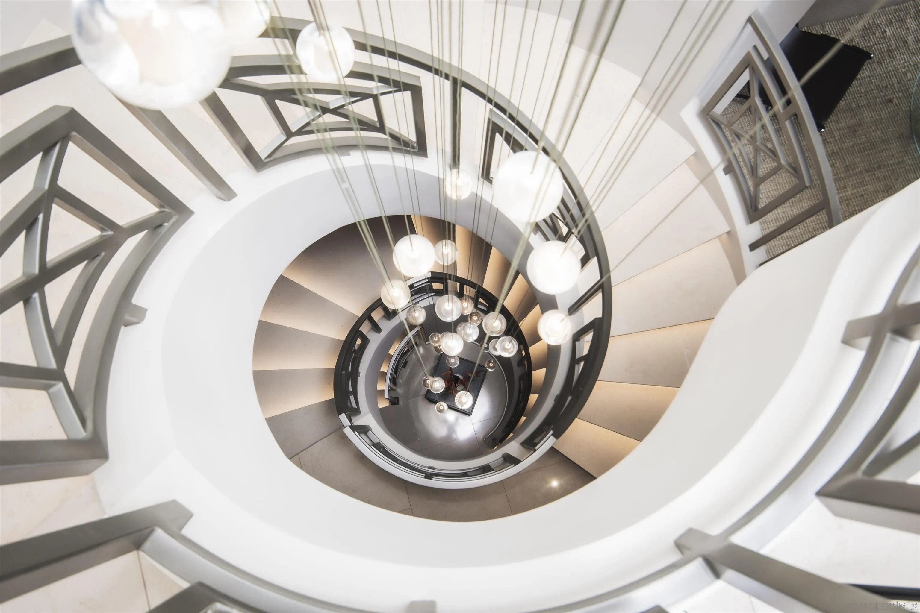 824 Neptune Avenue Encinitas, CA 92024 - Photo 12 of 33