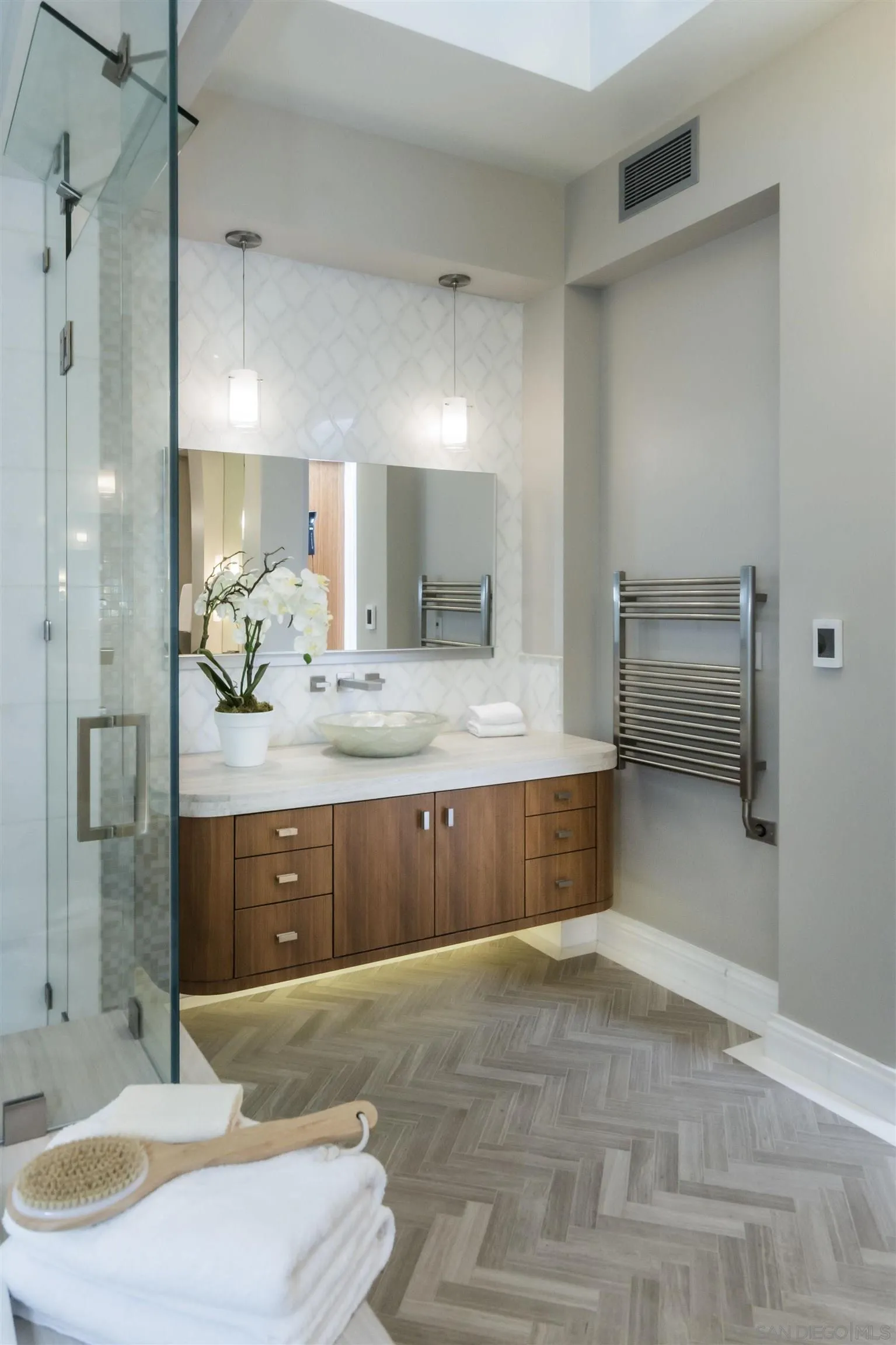 824 Neptune Avenue Encinitas, CA 92024 - Photo 17 of 33 a bathroom with a bathtub shower sink and mirror
