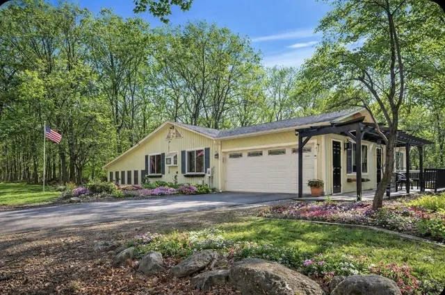 $789,000 | 314 Main Street, Plaistow, NH 03865