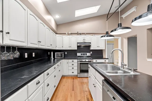 $789,000 | 314 Main Street, Plaistow, NH 03865