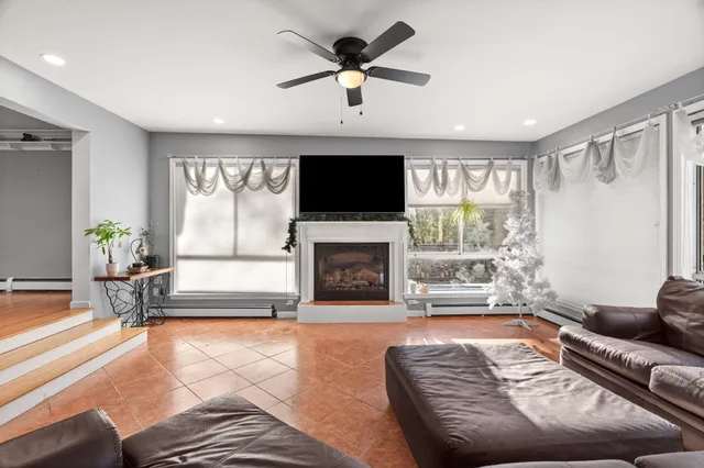 $789,000 | 314 Main Street, Plaistow, NH 03865