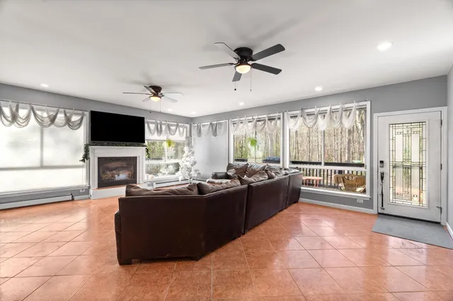 $789,000 | 314 Main Street, Plaistow, NH 03865