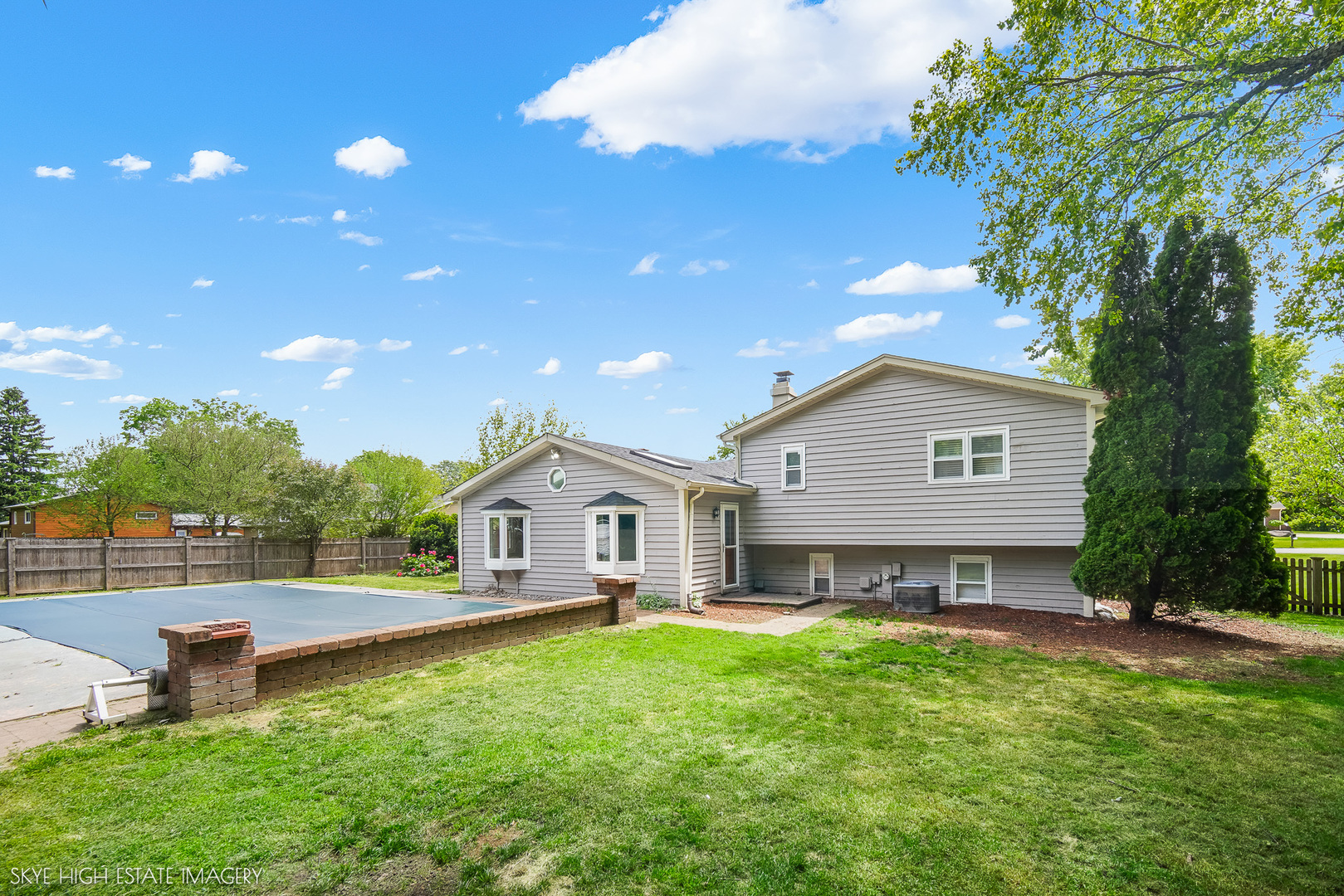 28W516 Leverenz Road Naperville, IL 60564 - Photo 3 of 20 Gallery Image 3